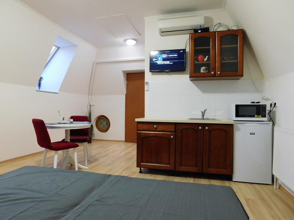 Tulipan Apartman บาลาโตนัลมาดี ภายนอก รูปภาพ